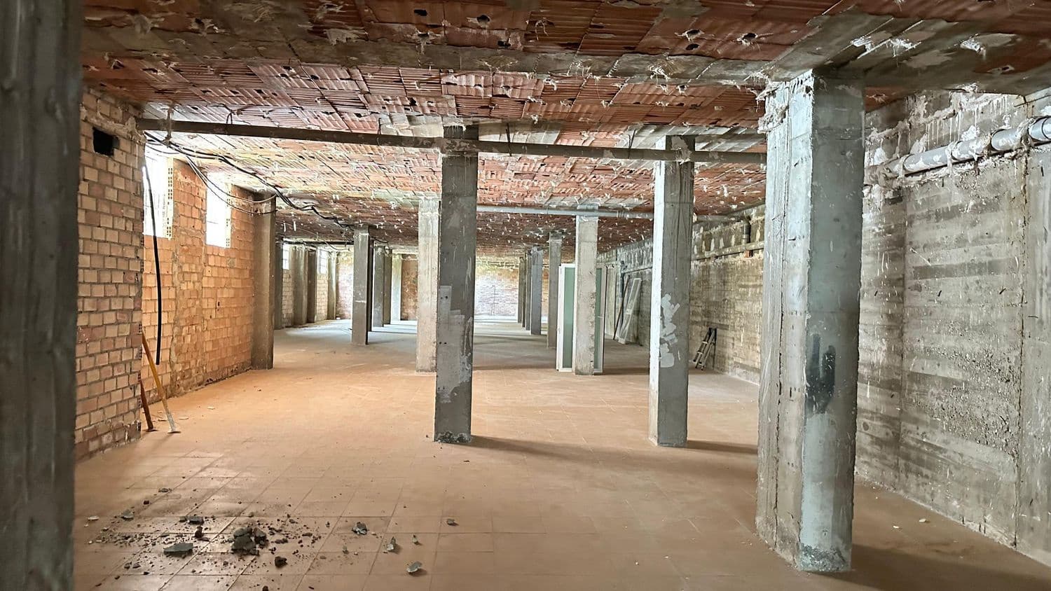 Kaupallinen myytävänä paikassa Arroyo de la Miel - 725 000 € (Ref: 9481289)