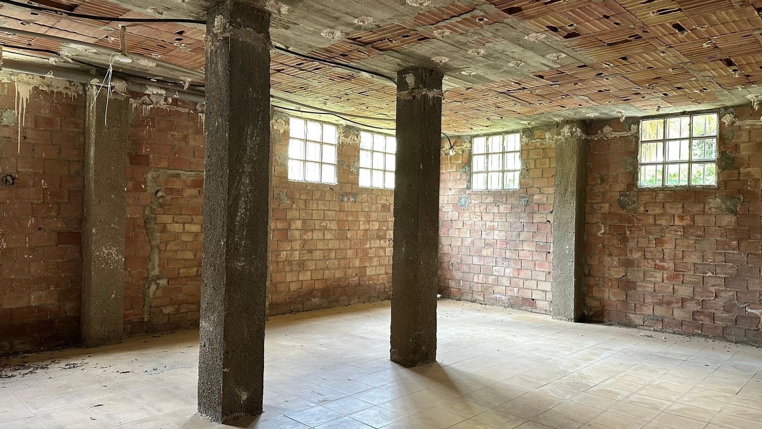 Kaupallinen myytävänä paikassa Arroyo de la Miel - 725 000 € (Ref: 9481289)