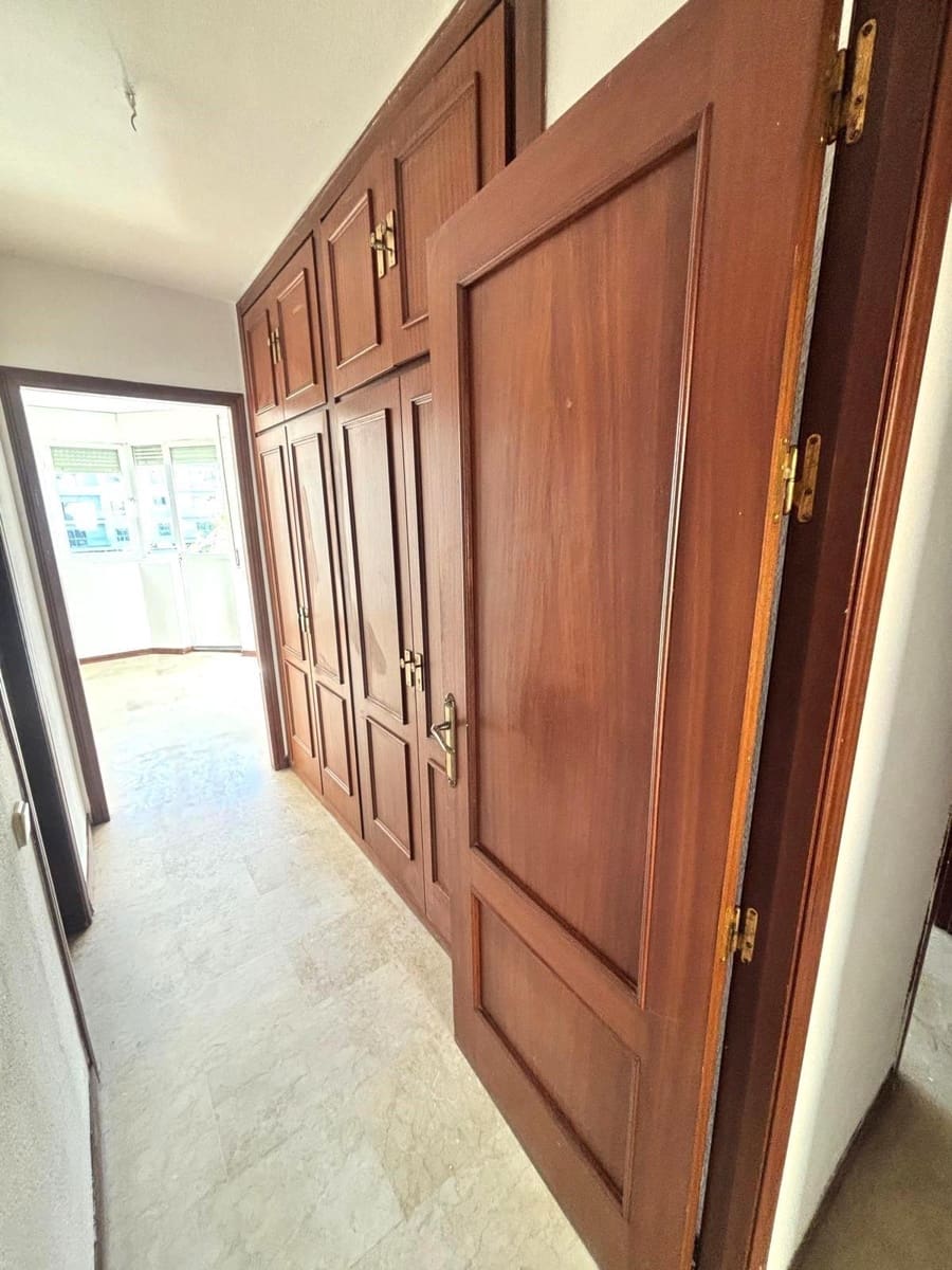 4 bedroom Flat for sale in Arroyo de la Miel with pool garage - € 375,000 (Ref: 9519174)