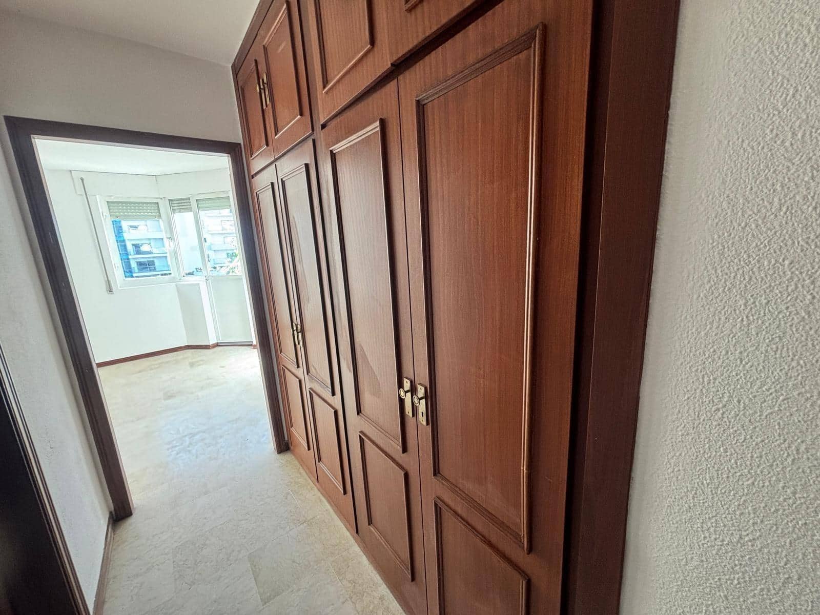 4 bedroom Flat for sale in Arroyo de la Miel with pool garage - € 375,000 (Ref: 9519174)