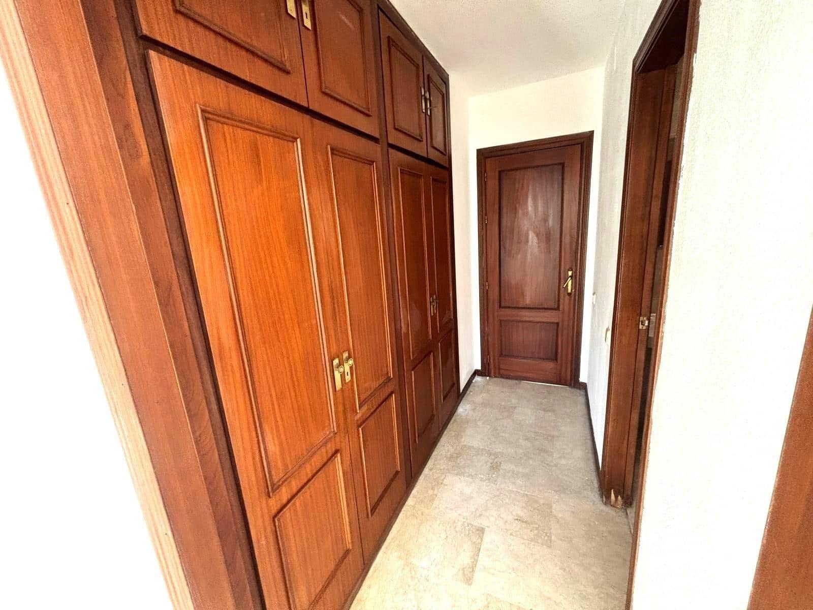 4 bedroom Flat for sale in Arroyo de la Miel with pool garage - € 375,000 (Ref: 9519174)