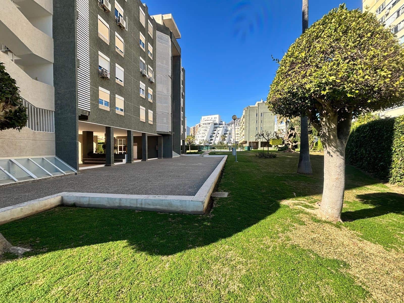 4 bedroom Flat for sale in Arroyo de la Miel with pool garage - € 375,000 (Ref: 9519174)