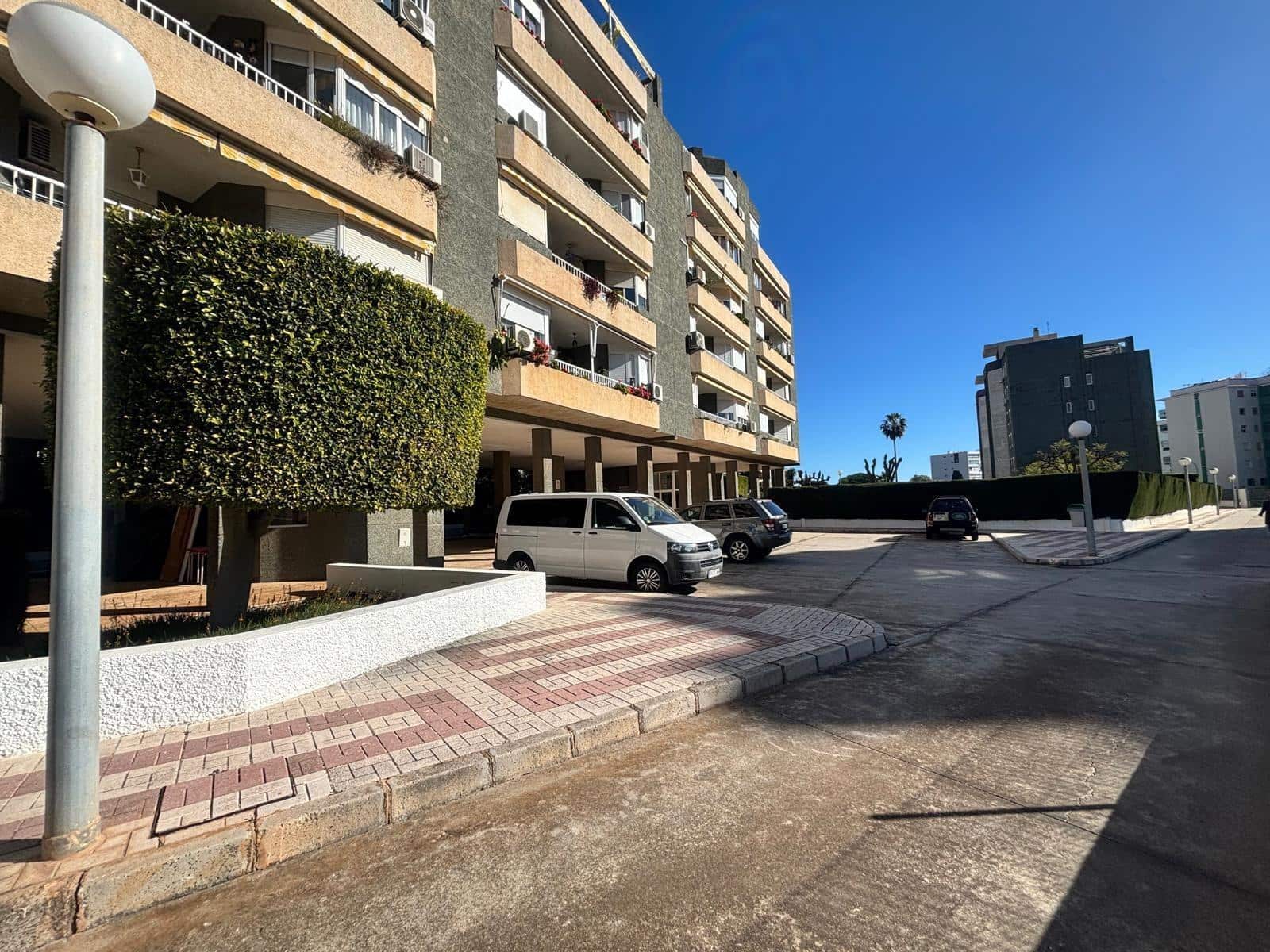 4 bedroom Flat for sale in Arroyo de la Miel with pool garage - € 375,000 (Ref: 9519174)