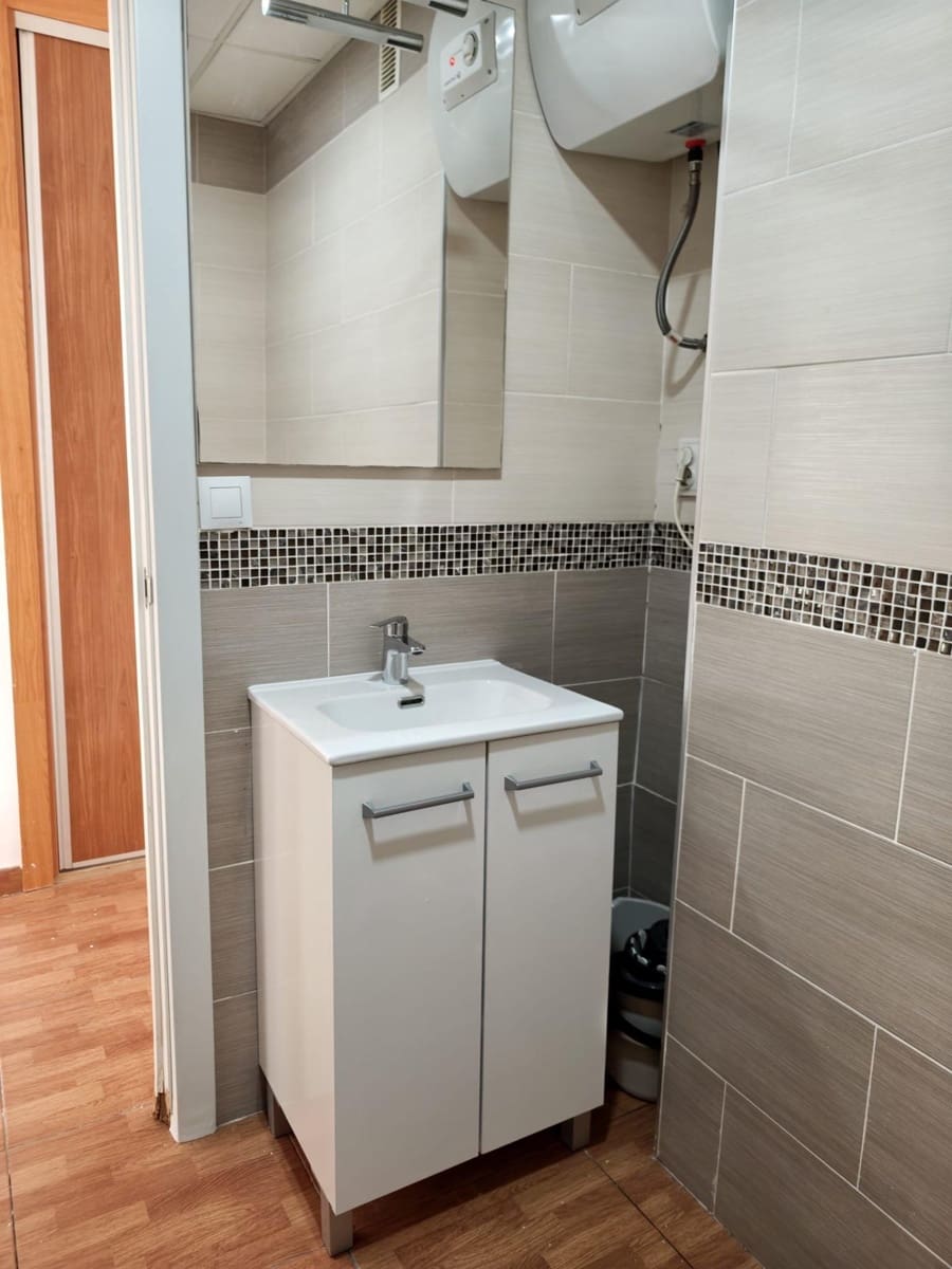 Studio for rent in Torremolinos - € 850 (Ref: 9536308)