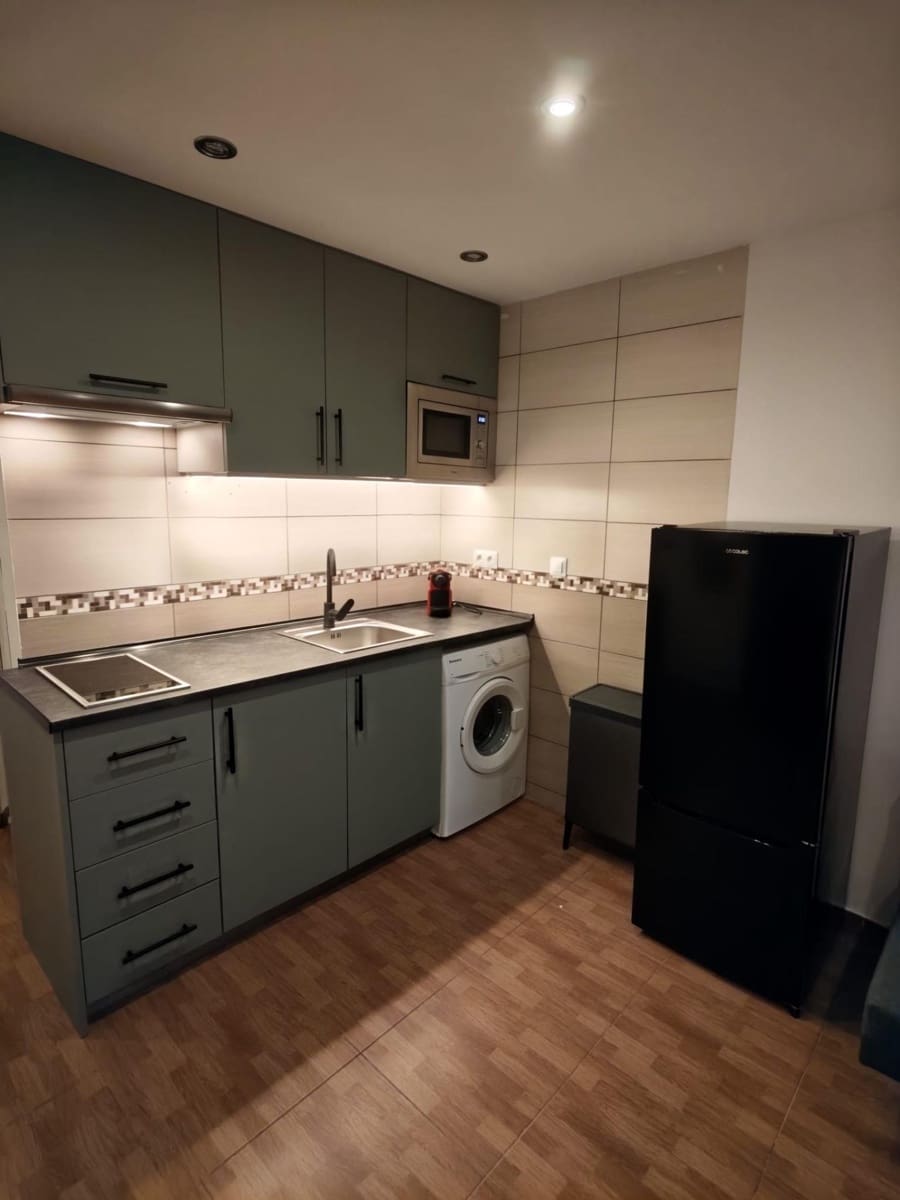 Studio for rent in Torremolinos - € 850 (Ref: 9536308)