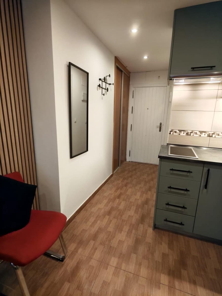 Studio for rent in Torremolinos - € 850 (Ref: 9536308)