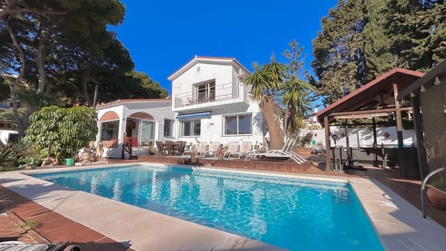 5 soveværelse Villa til salg i Torremolinos med swimmingpool garage - € 1.350.000 (Ref: 9536851)