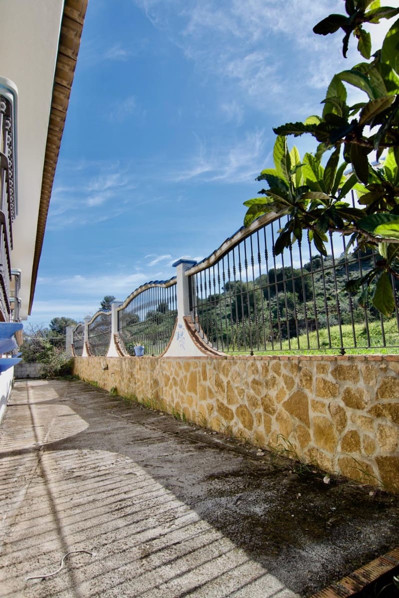 5 bedroom Villa for sale in Churriana with pool garage - € 680,000 (Ref: 9562060)