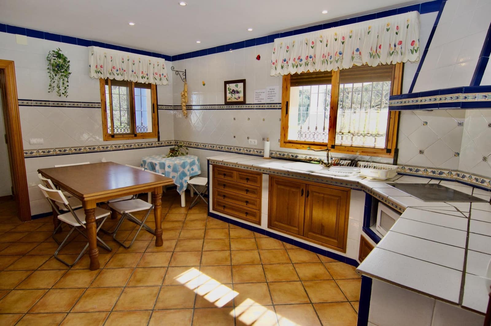 5 bedroom Villa for sale in Churriana with pool garage - € 680,000 (Ref: 9562060)