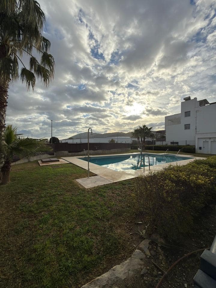 4 soverom Rekkehus til salgs i Pinos de Alhaurin med svømmebasseng - € 689 000 (Ref: 9574795)