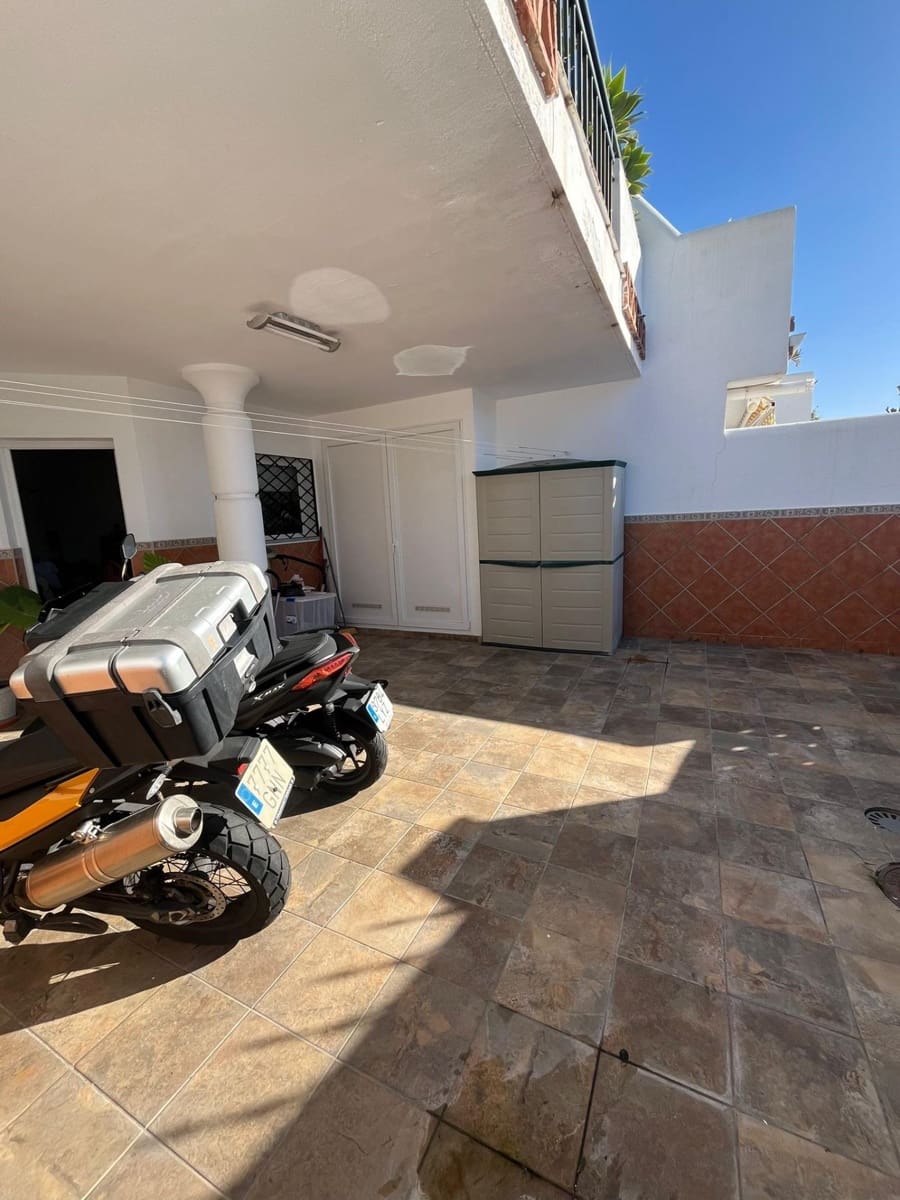 4 makuuhuone Rivitalo myytävänä paikassa Benalmadena mukana uima-altaan 
autotalli - 639 000 € (Ref: 9605175)