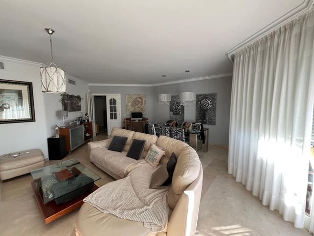 4 makuuhuone Rivitalo myytävänä paikassa Benalmádena mukana uima-altaan 
autotalli - 639 000 € (Ref: 9605175)