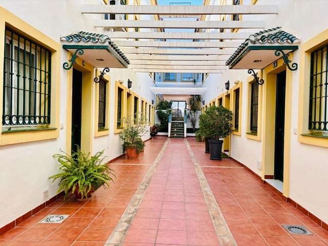 4 slaapkamer Rijtjeshuis te koop in Benalmádena met garage - € 470.000 (Ref: 9625899)