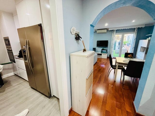 4 slaapkamer Rijtjeshuis te koop in Benalmádena met garage - € 470.000 (Ref: 9625899)