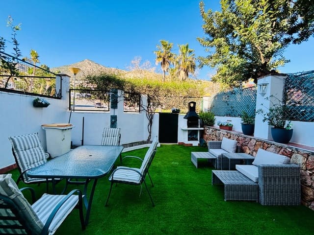 4 slaapkamer Rijtjeshuis te koop in Benalmádena met garage - € 470.000 (Ref: 9625899)