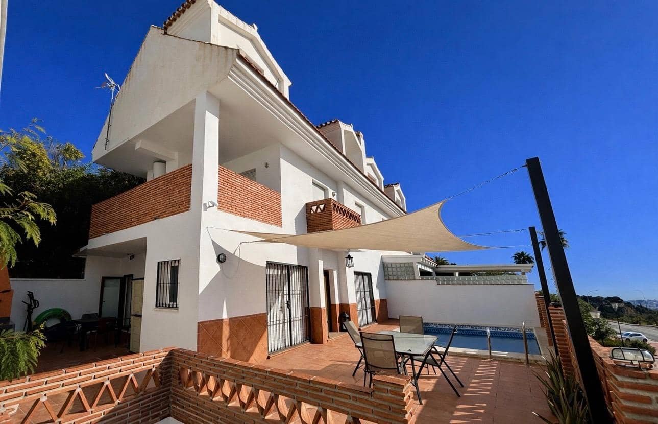 Pareado de 3 habitaciones en Benalmádena en venta con piscina garaje - 795.000 € (Ref: 9726825)