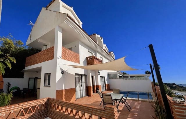 3 quarto Moradia Geminada para venda em Benalmádena com piscina garagem - 795 000 € (Ref: 9726825)