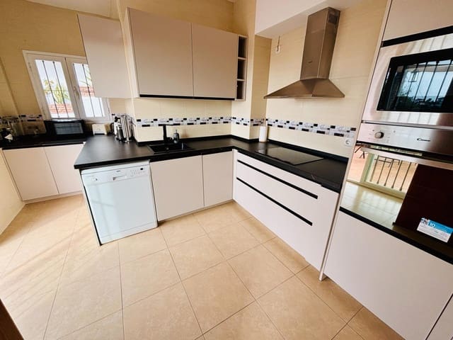 3 quarto Moradia Geminada para venda em Benalmádena com piscina garagem - 795 000 € (Ref: 9726825)