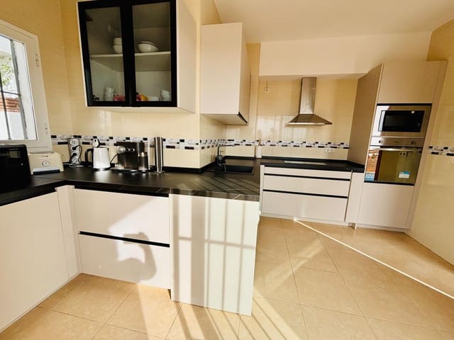 3 quarto Moradia Geminada para venda em Benalmádena com piscina garagem - 795 000 € (Ref: 9726825)