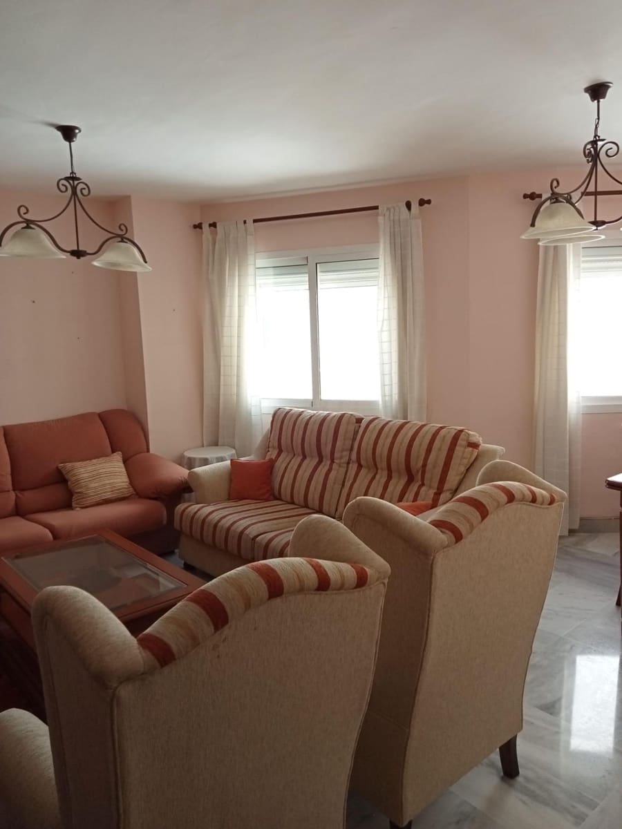 3 slaapkamer Penthouse te huur in Malaga stad met zwembad garage - € 2.200 (Ref: 9778394)