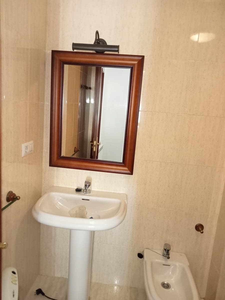 3 slaapkamer Penthouse te huur in Malaga stad met zwembad garage - € 2.200 (Ref: 9778394)
