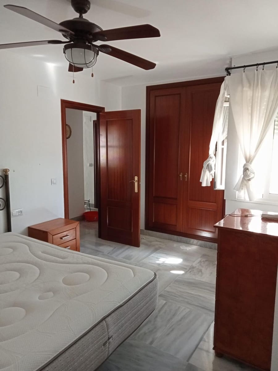 3 slaapkamer Penthouse te huur in Malaga stad met zwembad garage - € 2.200 (Ref: 9778394)