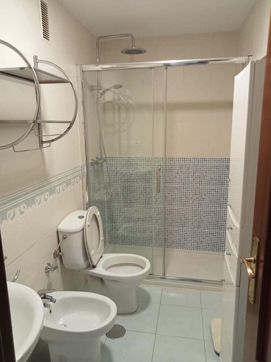 3 slaapkamer Penthouse te huur in Malaga stad met zwembad garage - € 2.200 (Ref: 9778394)