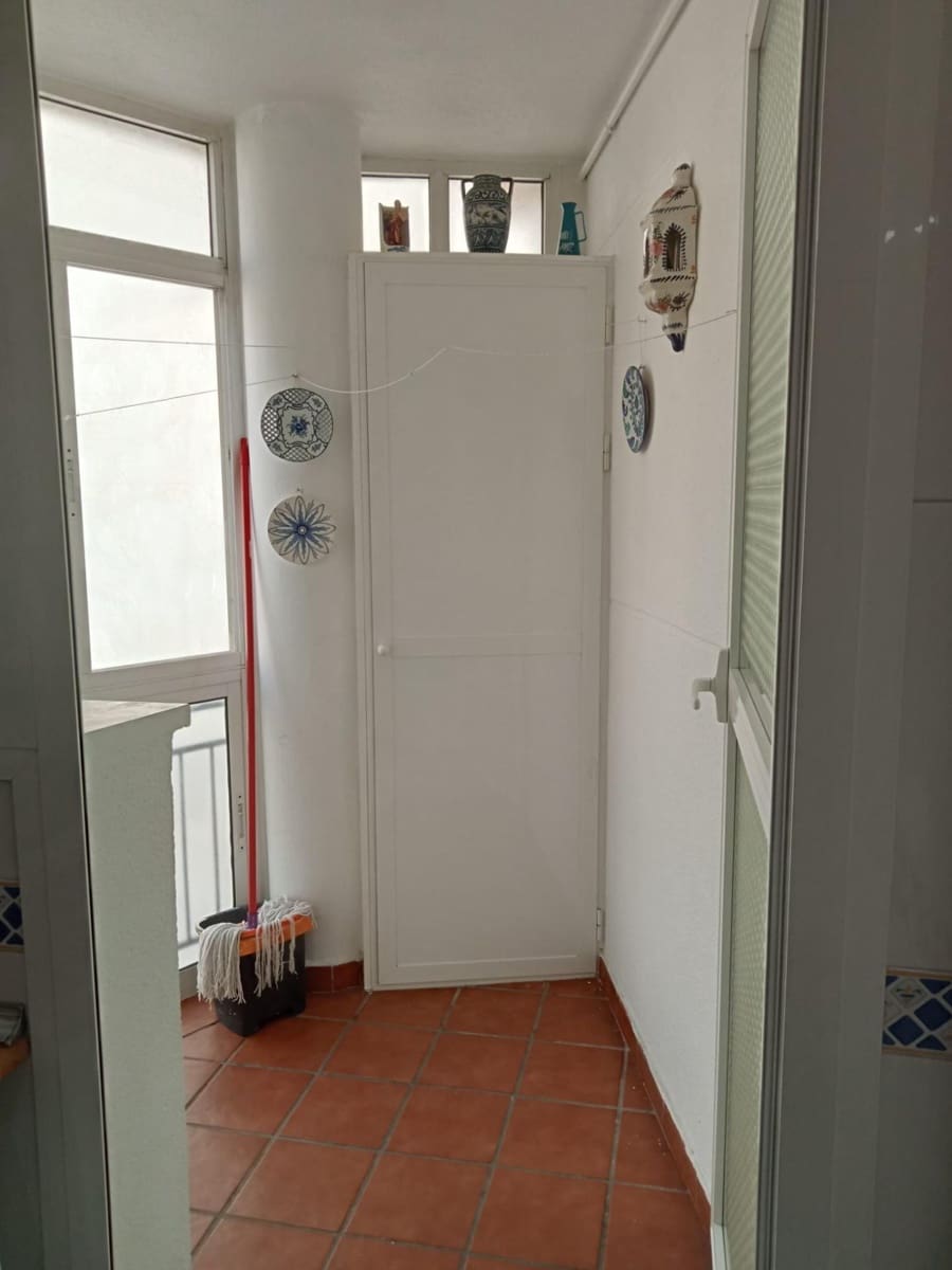 3 slaapkamer Penthouse te huur in Malaga stad met zwembad garage - € 2.200 (Ref: 9778394)
