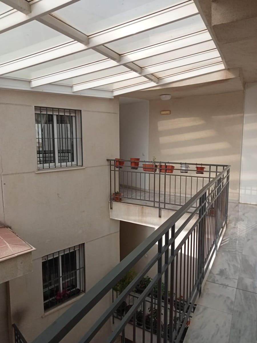 3 slaapkamer Penthouse te huur in Malaga stad met zwembad garage - € 2.200 (Ref: 9778394)