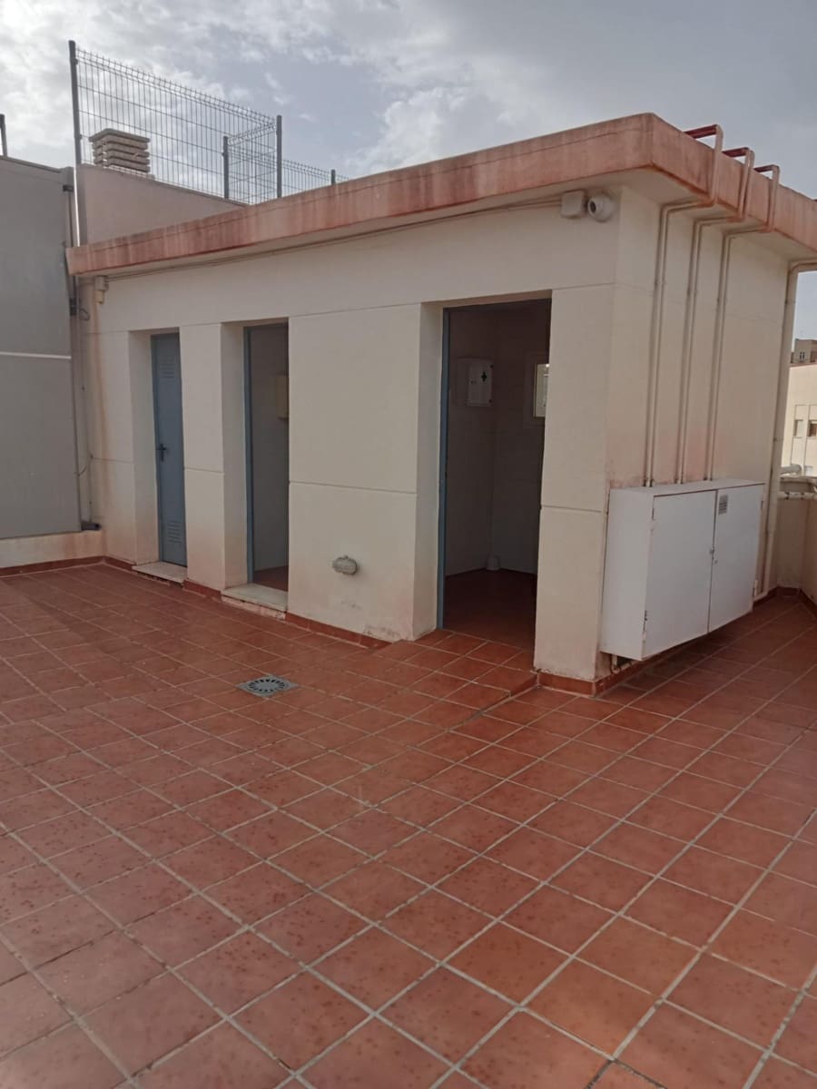 3 slaapkamer Penthouse te huur in Malaga stad met zwembad garage - € 2.200 (Ref: 9778394)