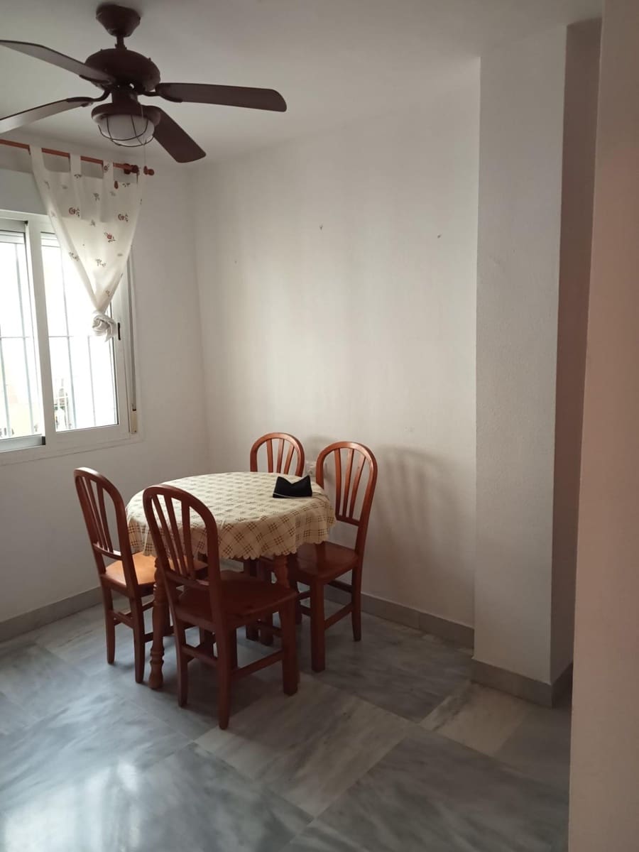 3 bedroom Penthouse for rent in Malaga city with pool garage - € 2,200 (Ref: 9778394)