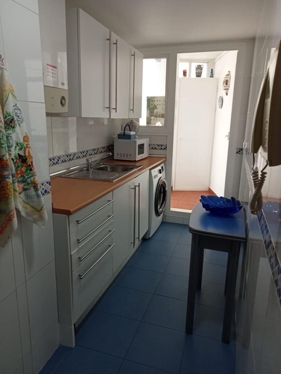 3 bedroom Penthouse for rent in Malaga city with pool garage - € 2,200 (Ref: 9778394)