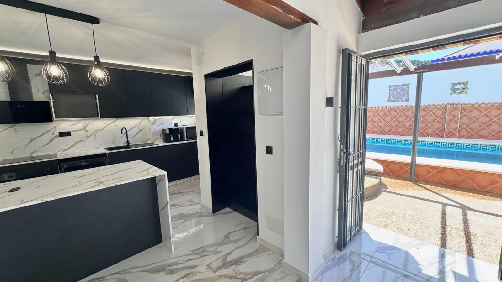 5 sypialnia Willa na sprzedaż w Alhaurin de la Torre z basenem garażem - 775 000 € (Ref: 9791241)