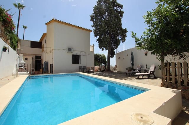 4 makuuhuone Huvila myytävänä paikassa Benalmádena mukana uima-altaan 
autotalli - 750 000 € (Ref: 9804527)