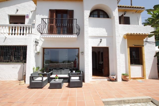 4 makuuhuone Huvila myytävänä paikassa Benalmádena mukana uima-altaan 
autotalli - 750 000 € (Ref: 9804527)