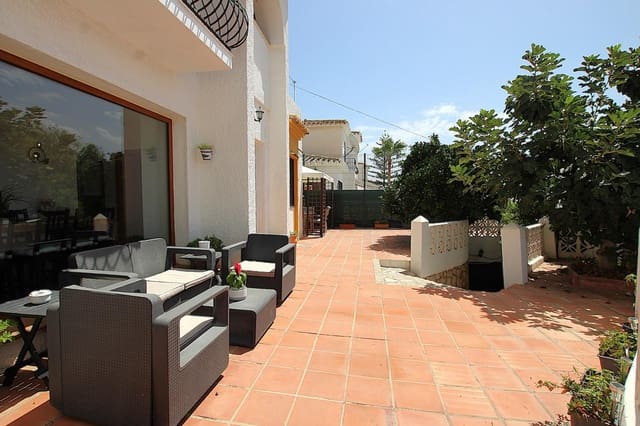 4 makuuhuone Huvila myytävänä paikassa Benalmádena mukana uima-altaan 
autotalli - 750 000 € (Ref: 9804527)