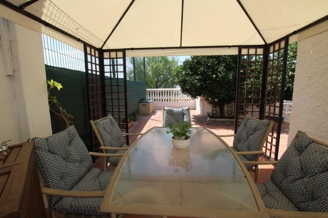 4 makuuhuone Huvila myytävänä paikassa Benalmádena mukana uima-altaan 
autotalli - 750 000 € (Ref: 9804527)