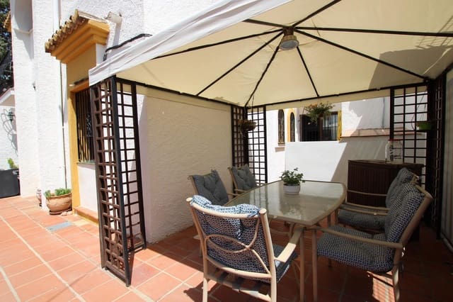 4 makuuhuone Huvila myytävänä paikassa Benalmádena mukana uima-altaan 
autotalli - 750 000 € (Ref: 9804527)