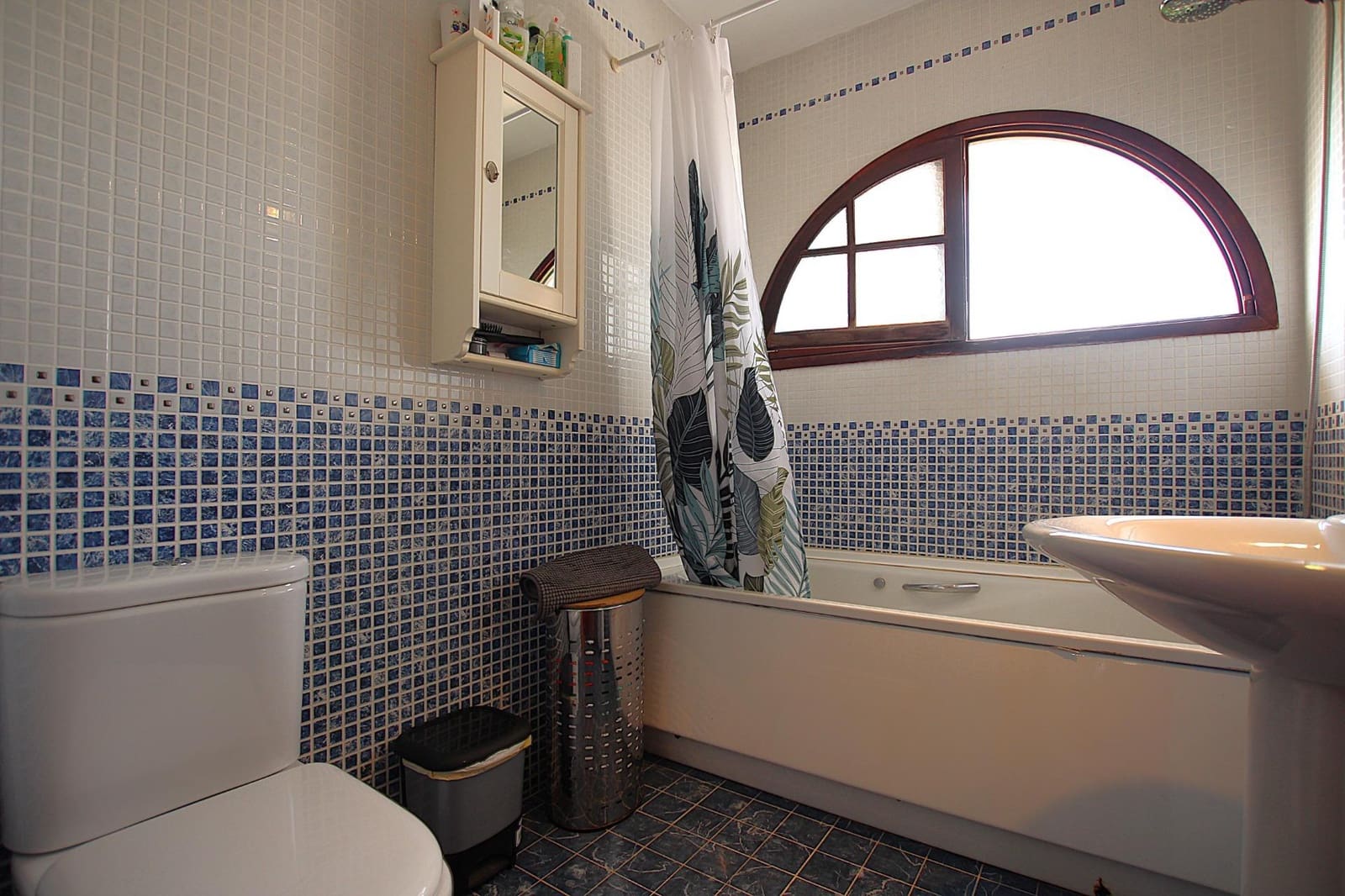 4 makuuhuone Huvila myytävänä paikassa Benalmadena mukana uima-altaan 
autotalli - 750 000 € (Ref: 9804527)