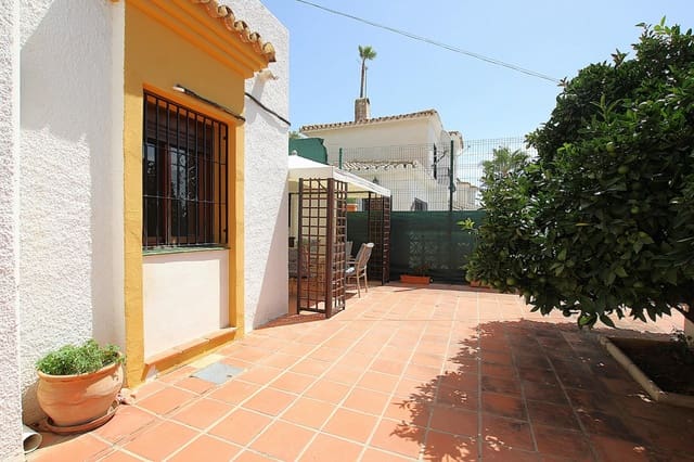 4 makuuhuone Huvila myytävänä paikassa Benalmádena mukana uima-altaan 
autotalli - 750 000 € (Ref: 9804527)