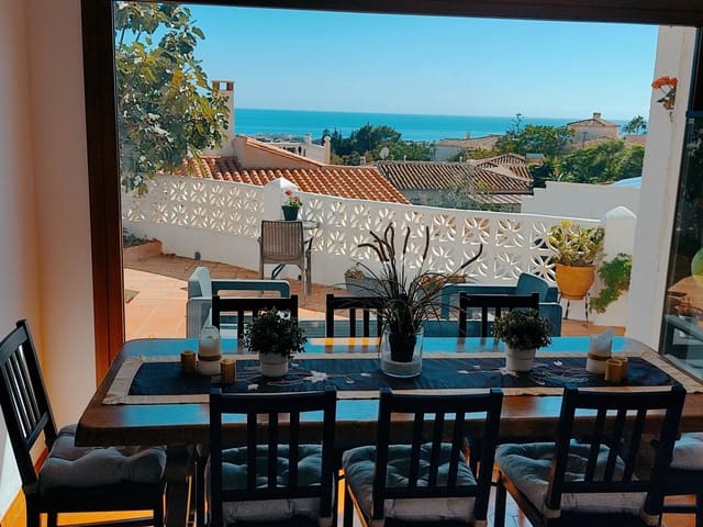 4 makuuhuone Huvila myytävänä paikassa Benalmádena mukana uima-altaan 
autotalli - 750 000 € (Ref: 9804527)