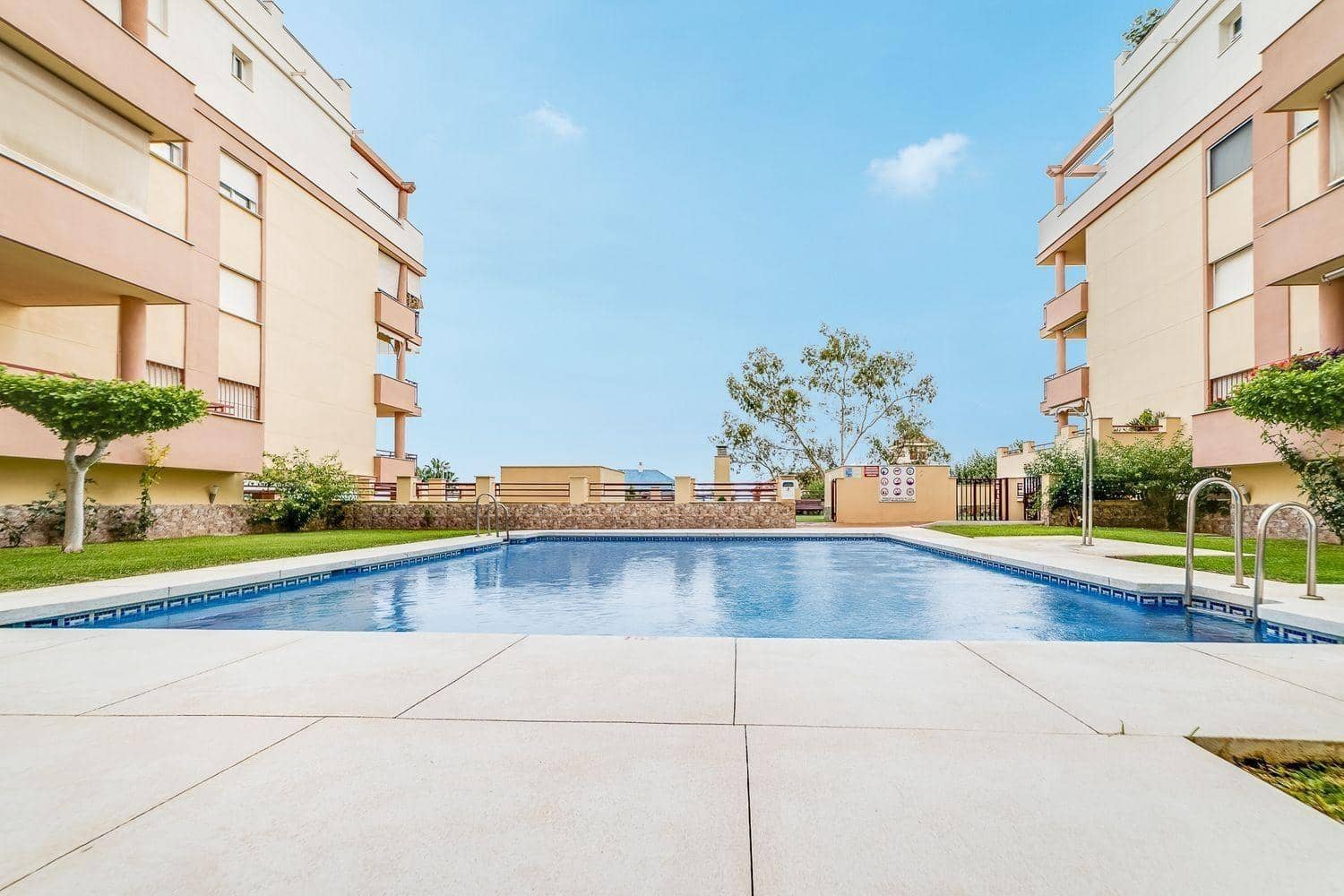 3 sovrum Lägenhet till salu i Torrequebrada med pool garage - 498 000 € (Ref: 9806634)