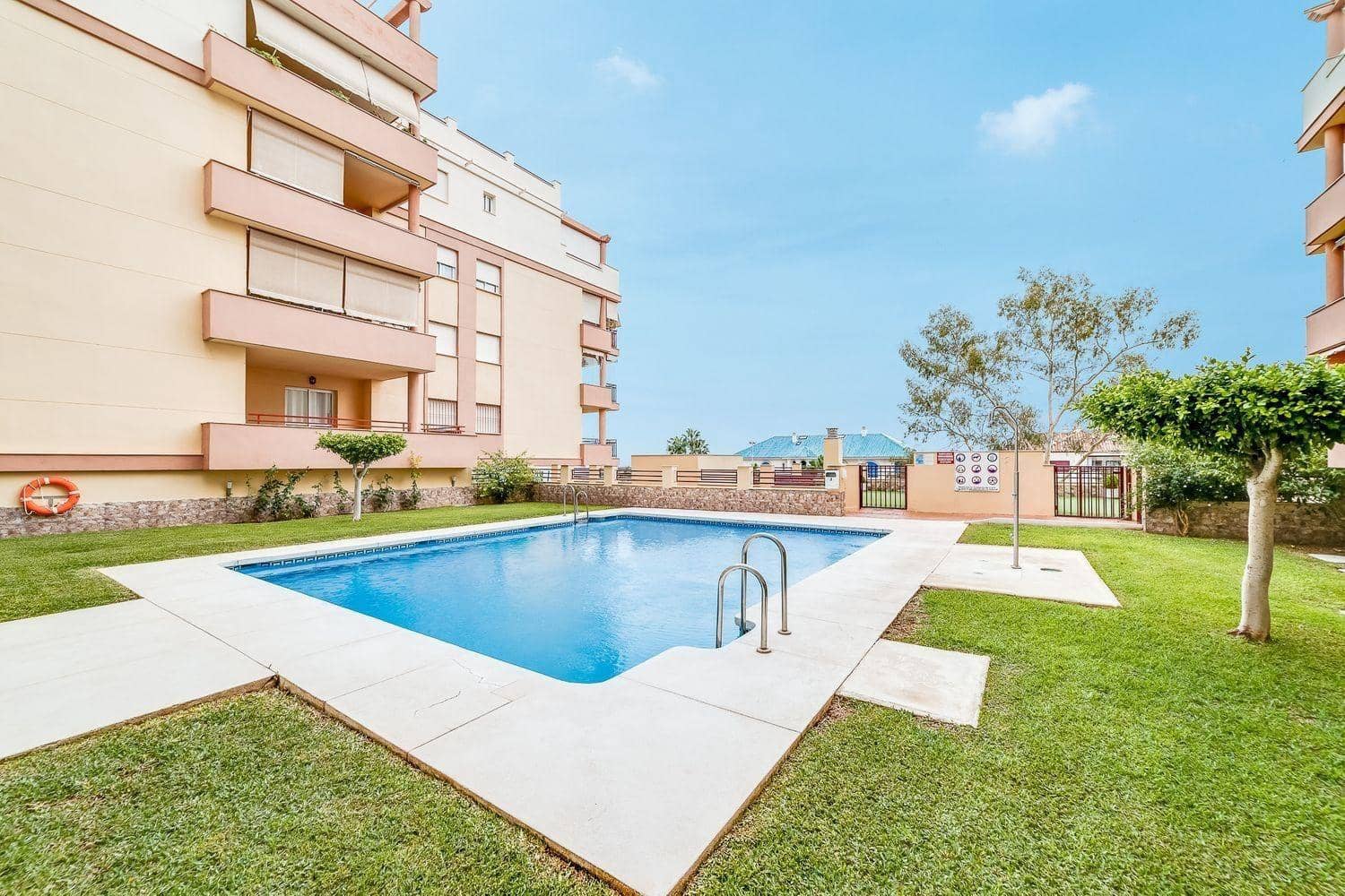 3 sovrum Lägenhet till salu i Torrequebrada med pool garage - 498 000 € (Ref: 9806634)