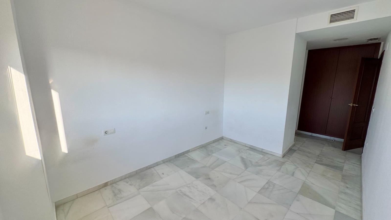 4 sypialnia Penthouse do wynajęcia w Miasto Malaga z basenem - 2 000 € (Ref: 9820379)