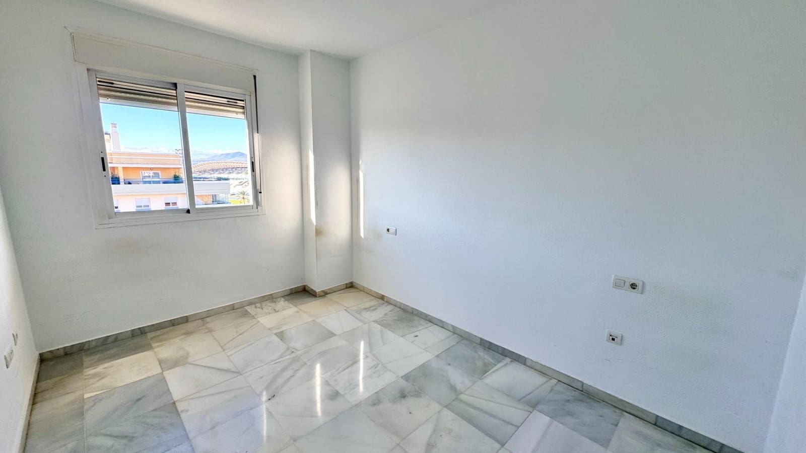 4 sypialnia Penthouse do wynajęcia w Miasto Malaga z basenem - 2 000 € (Ref: 9820379)
