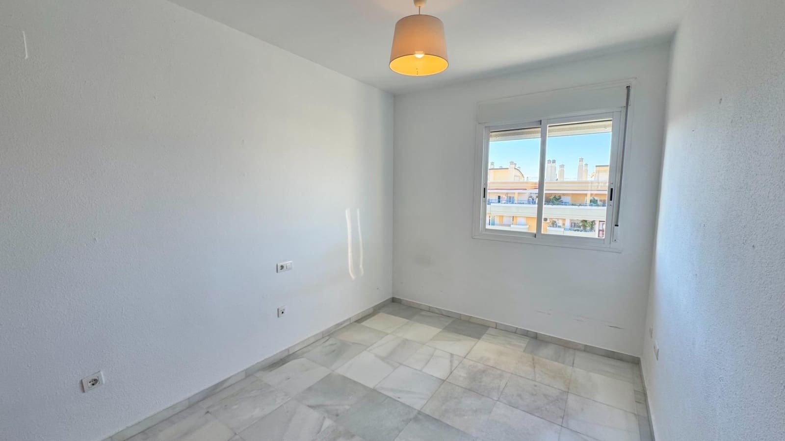 4 sypialnia Penthouse do wynajęcia w Miasto Malaga z basenem - 2 000 € (Ref: 9820379)
