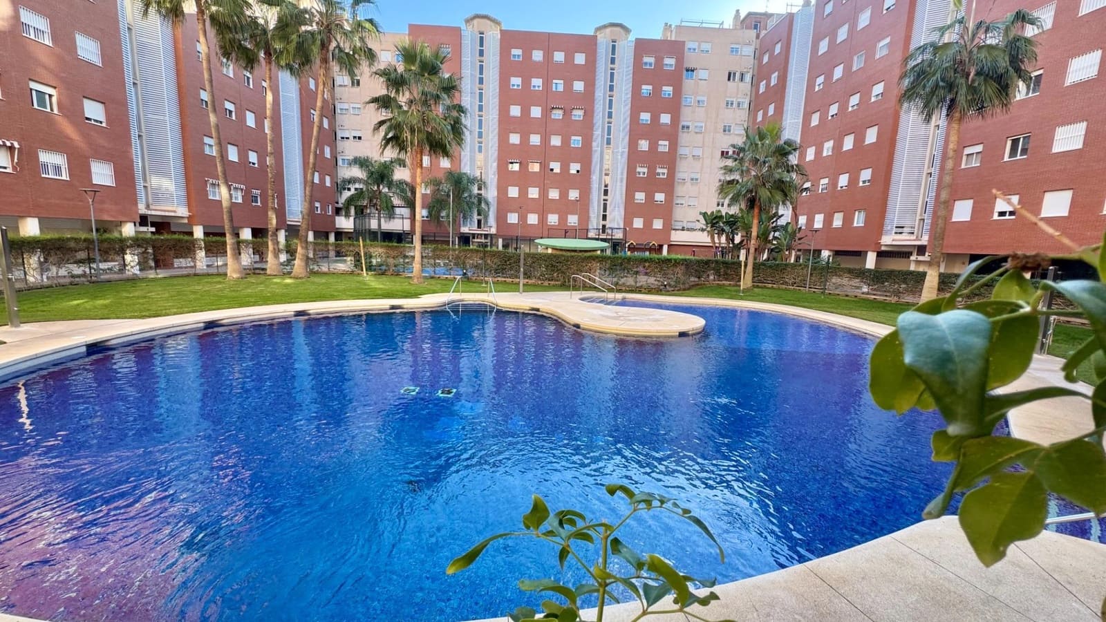 4 sypialnia Penthouse do wynajęcia w Miasto Malaga z basenem - 2 000 € (Ref: 9820379)