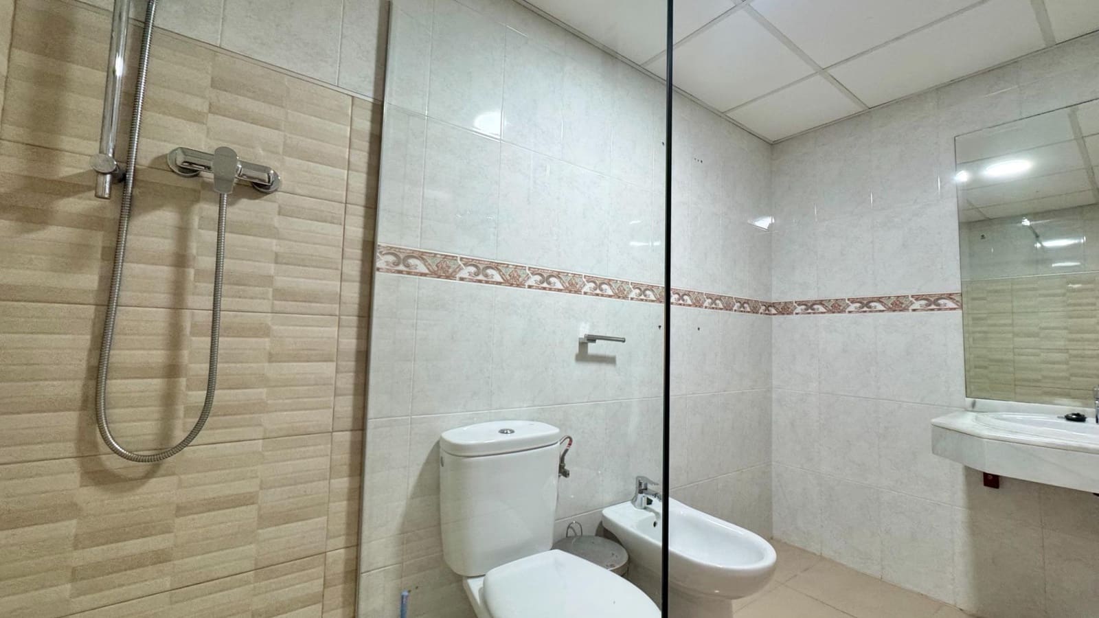 4 sypialnia Penthouse do wynajęcia w Miasto Malaga z basenem - 2 000 € (Ref: 9820379)