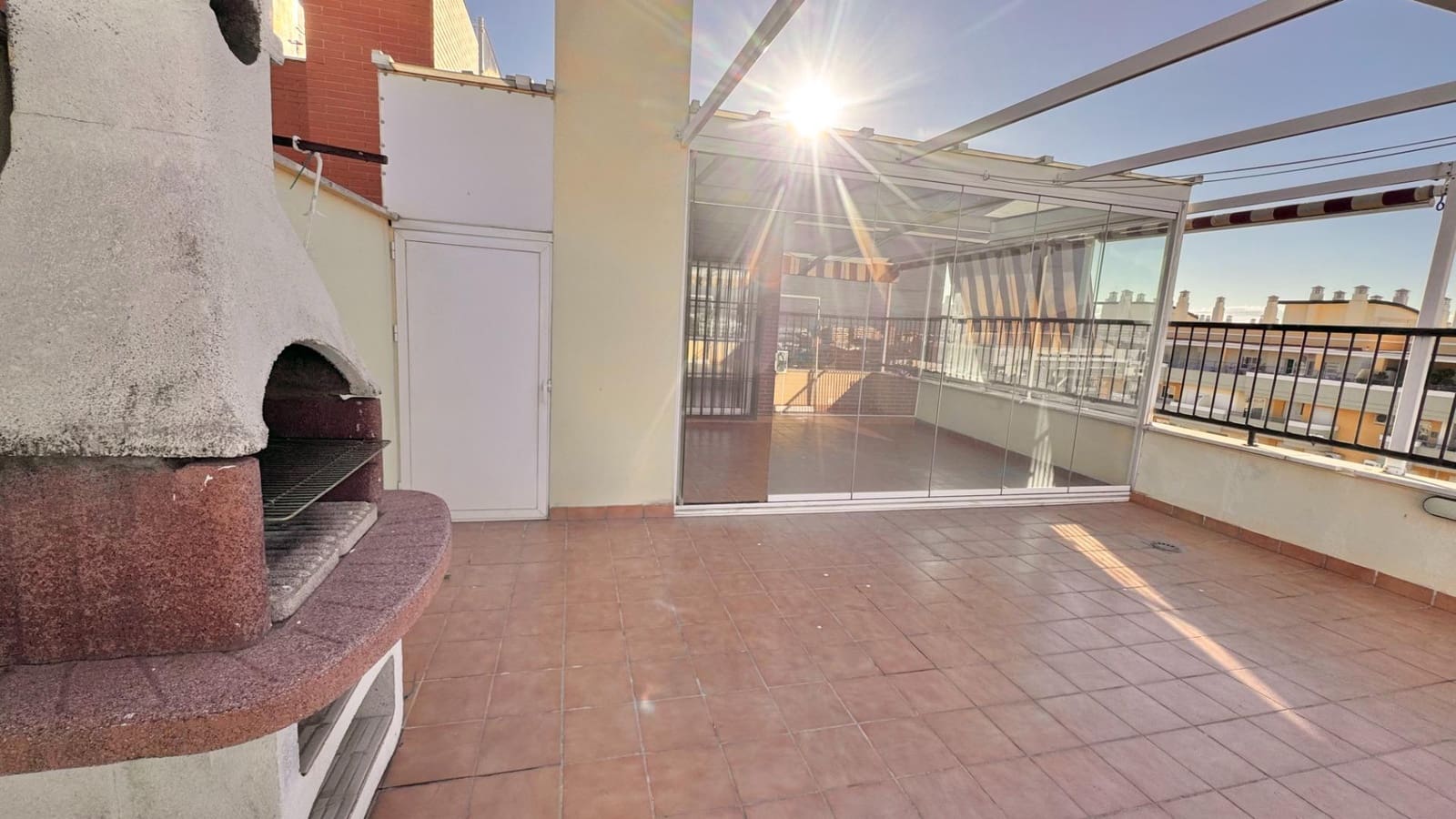 4 sypialnia Penthouse do wynajęcia w Miasto Malaga z basenem - 2 000 € (Ref: 9820379)