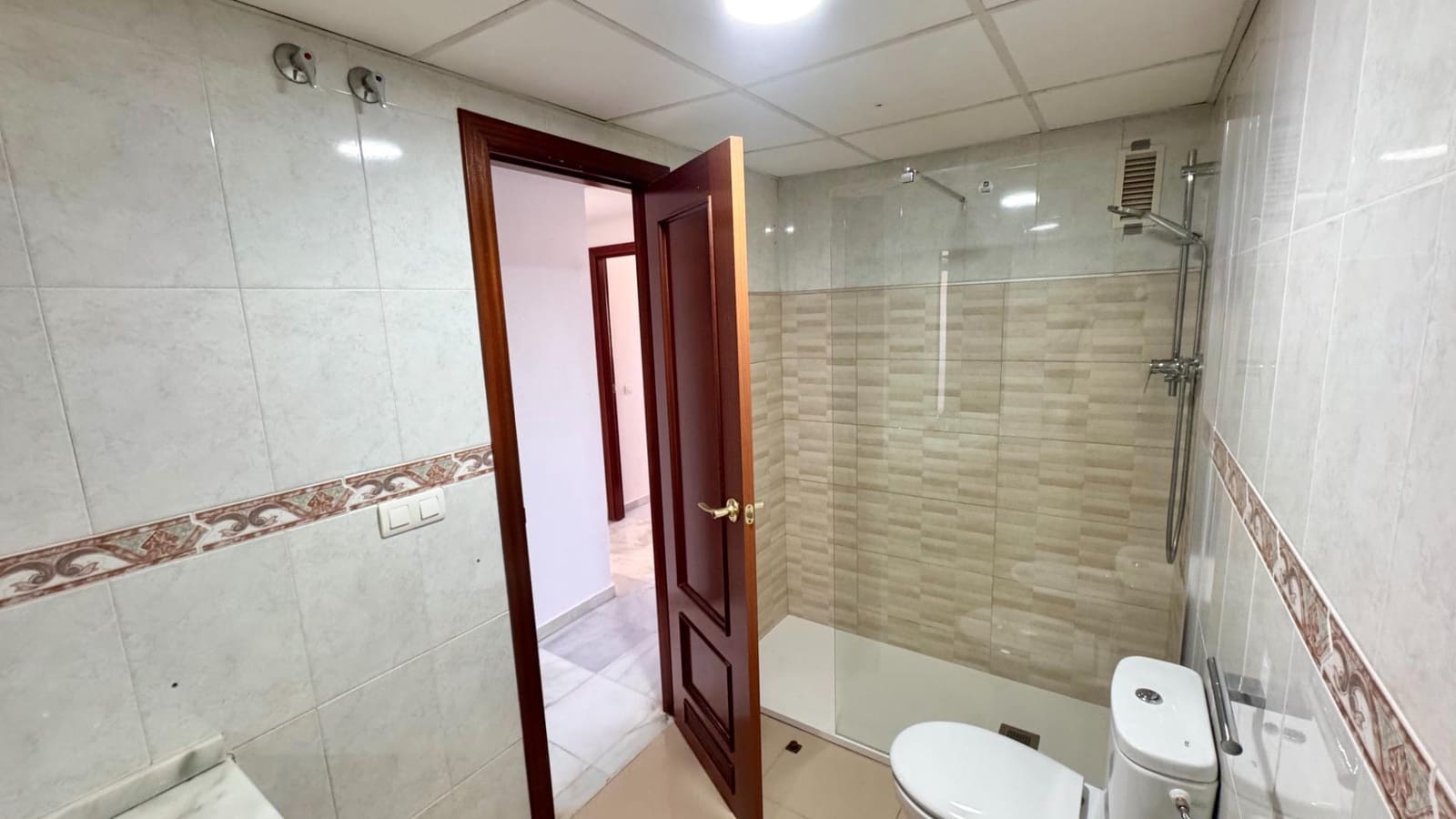 4 sypialnia Penthouse do wynajęcia w Miasto Malaga z basenem - 2 000 € (Ref: 9820379)
